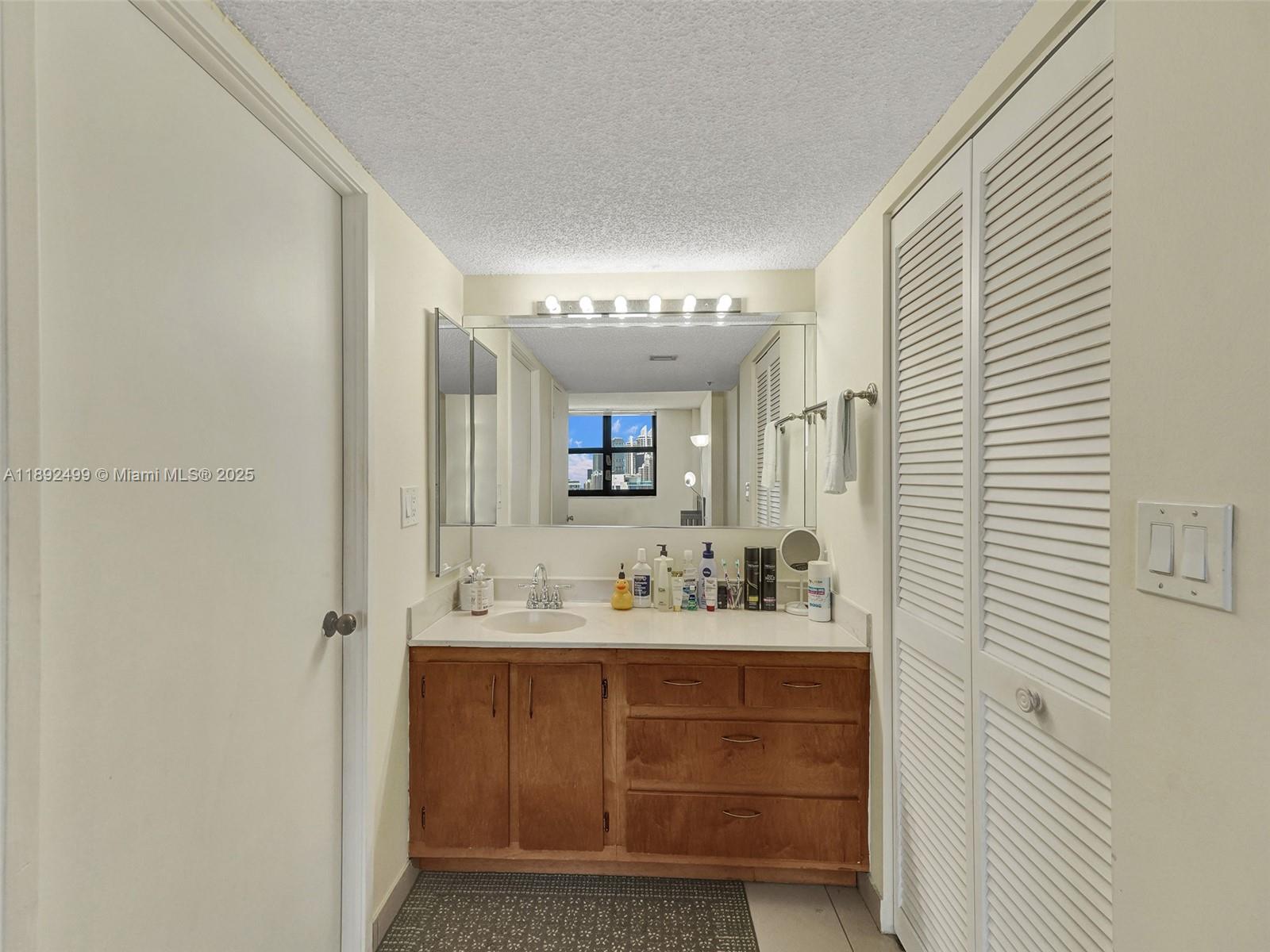 WINSTON TOWERS 600 CONDO - Residential Lease