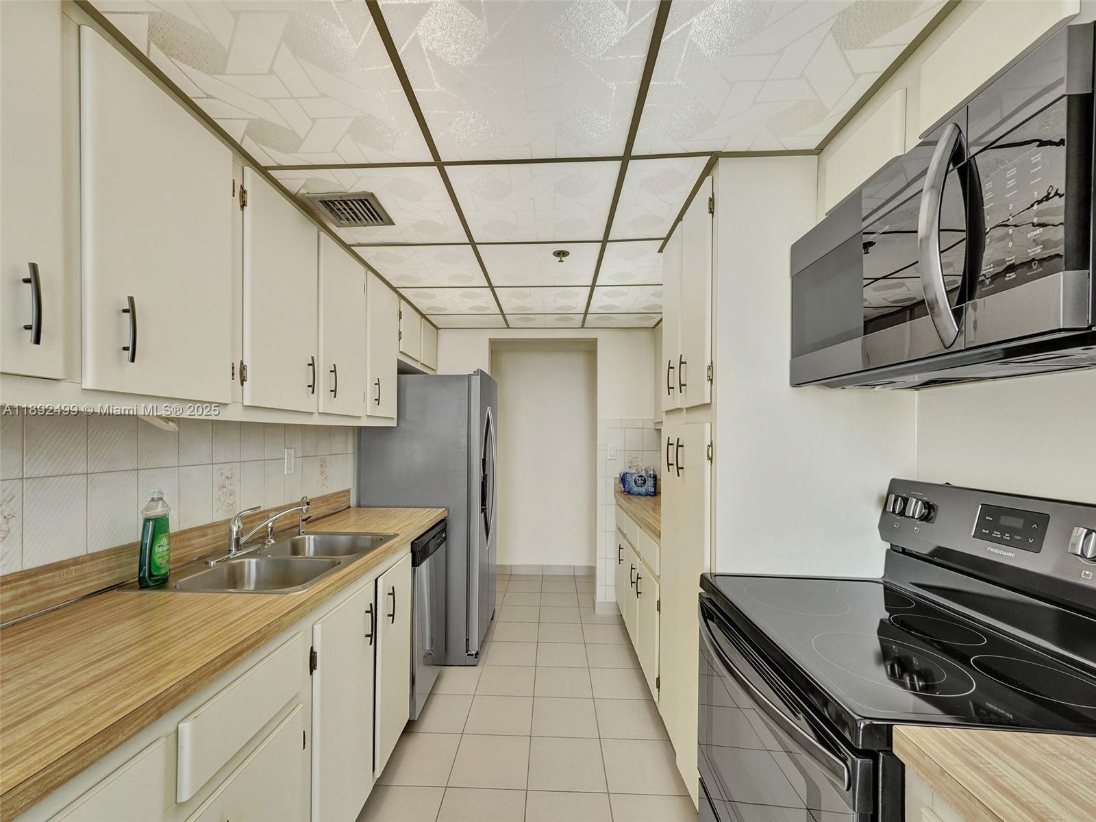WINSTON TOWERS 600 CONDO - Residential Lease