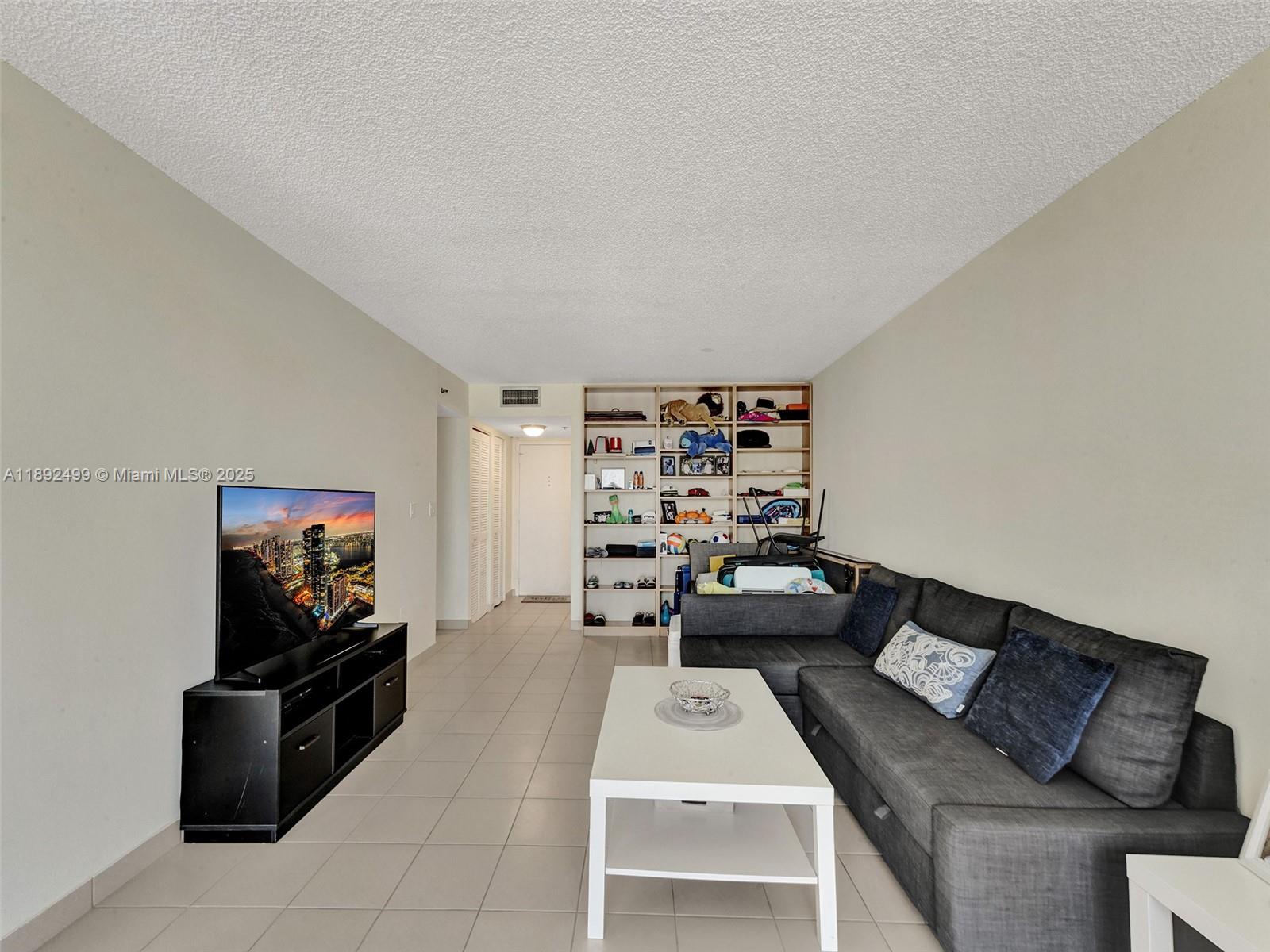 WINSTON TOWERS 600 CONDO - Residential Lease