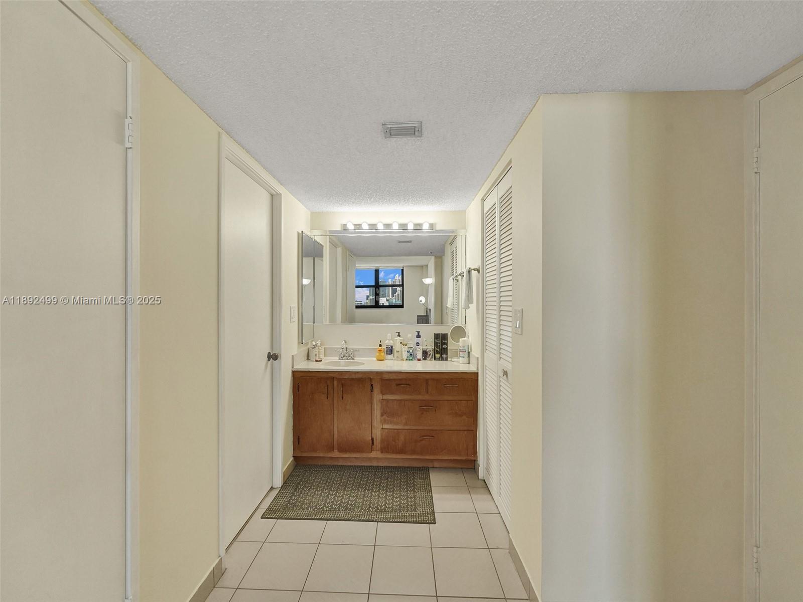 WINSTON TOWERS 600 CONDO - Residential Lease