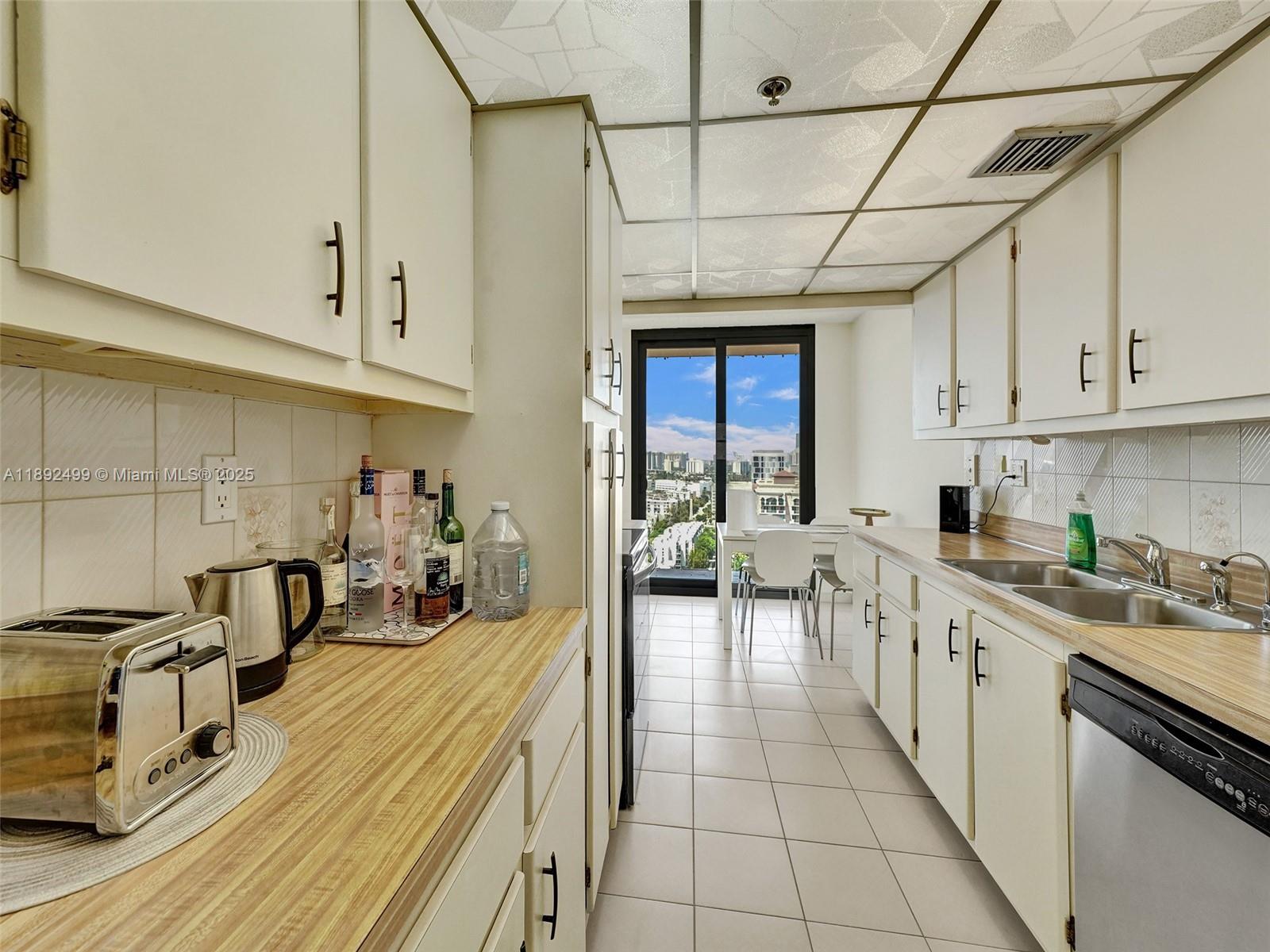 WINSTON TOWERS 600 CONDO - Residential Lease