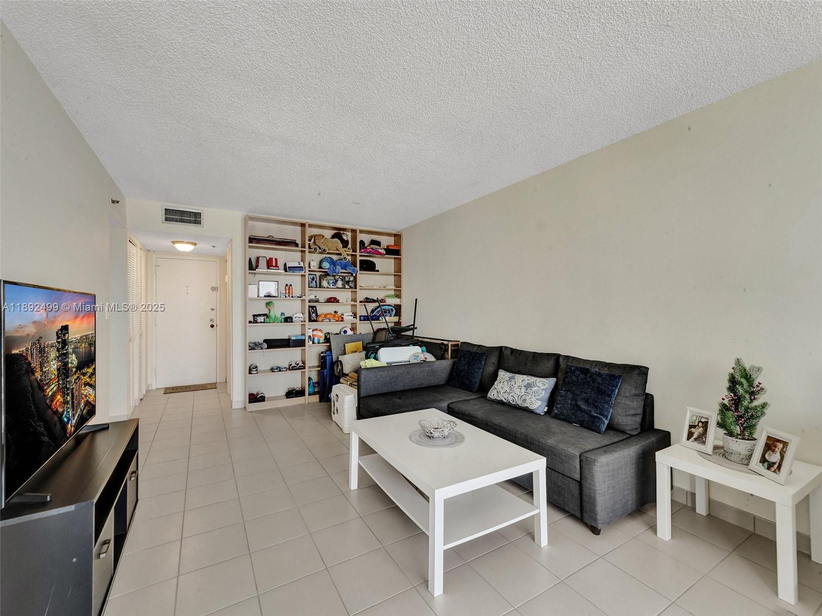 WINSTON TOWERS 600 CONDO - Residential Lease