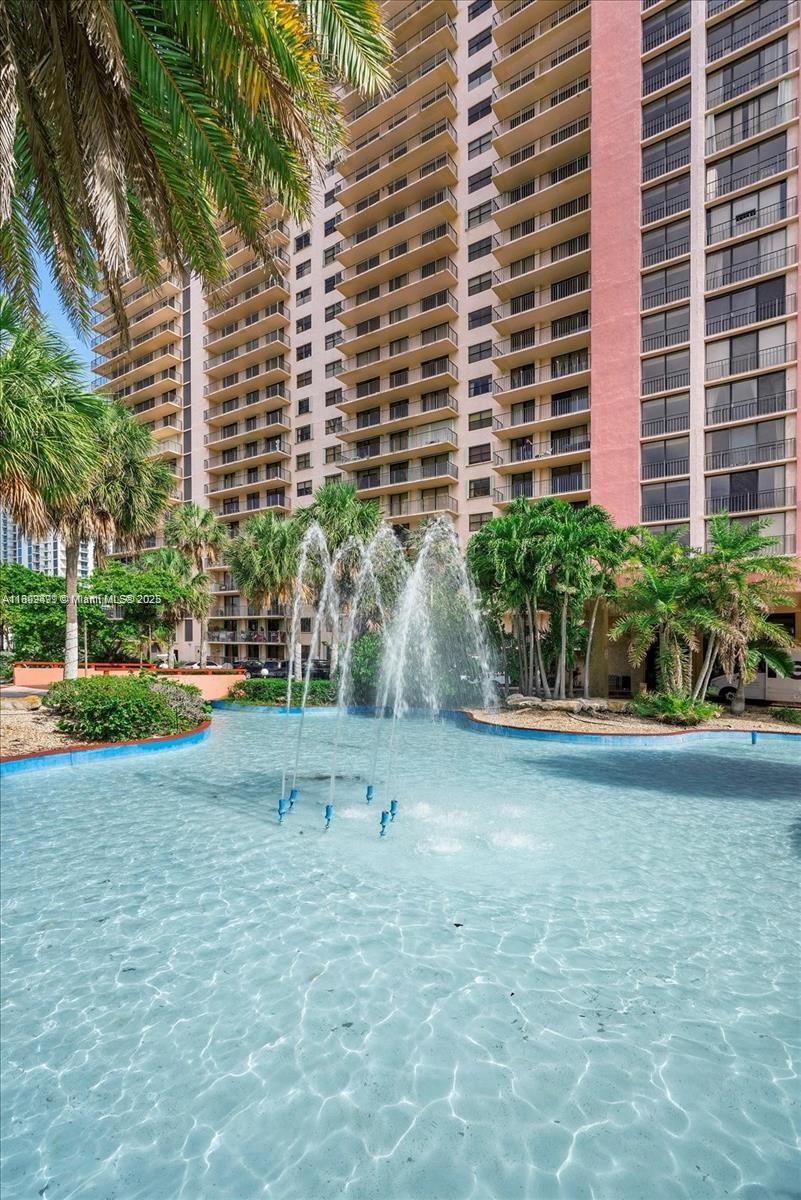 WINSTON TOWERS 600 CONDO - Residential Lease