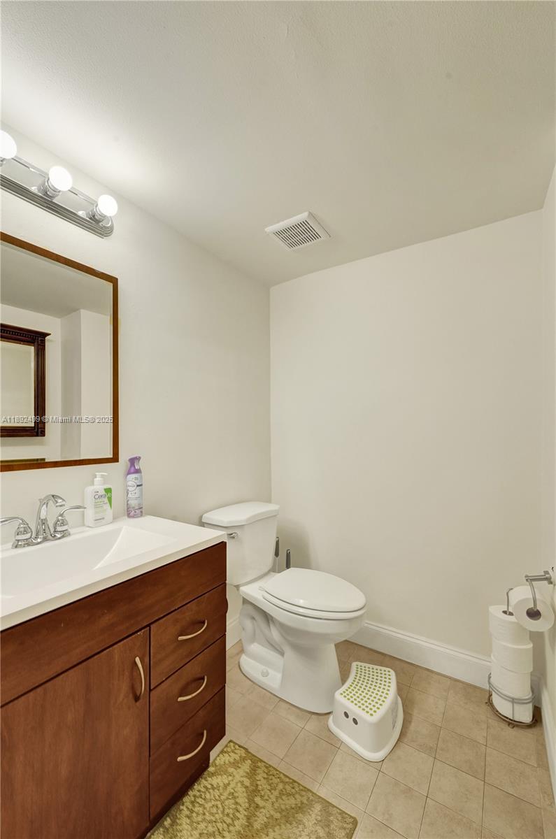 WINSTON TOWERS 600 CONDO - Residential Lease