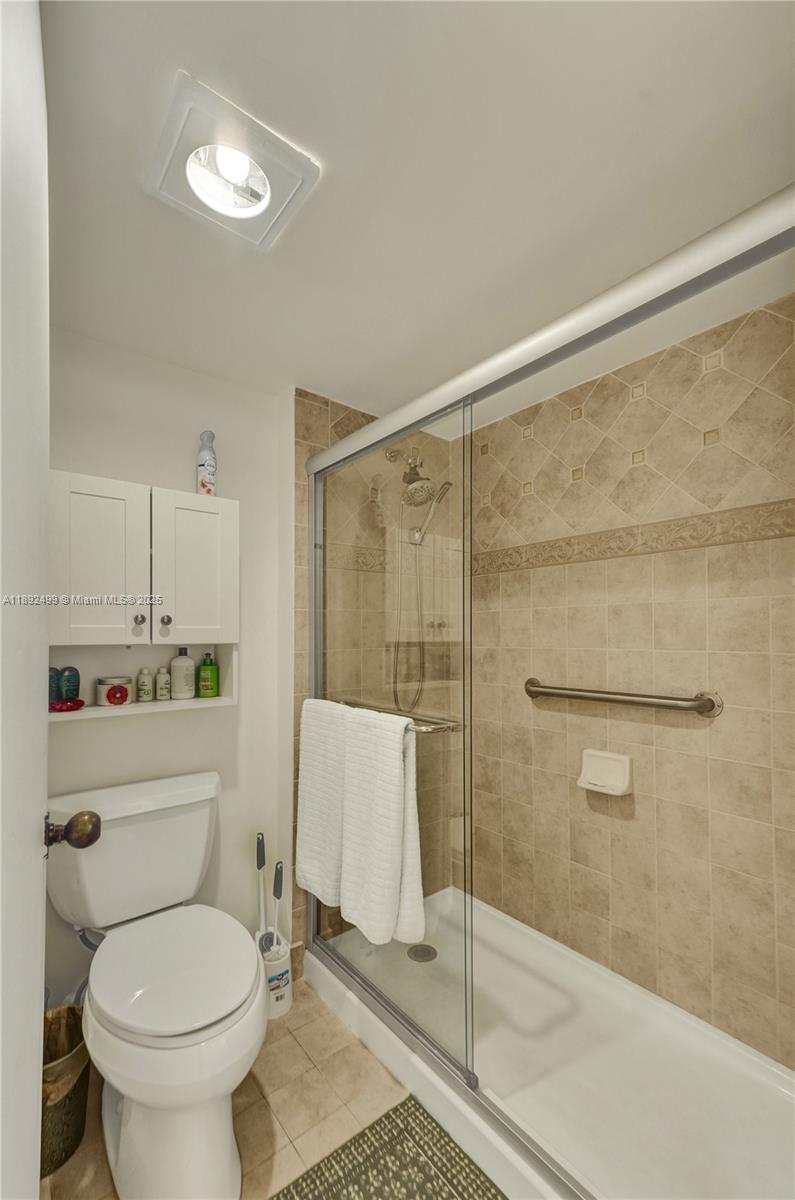WINSTON TOWERS 600 CONDO - Residential Lease