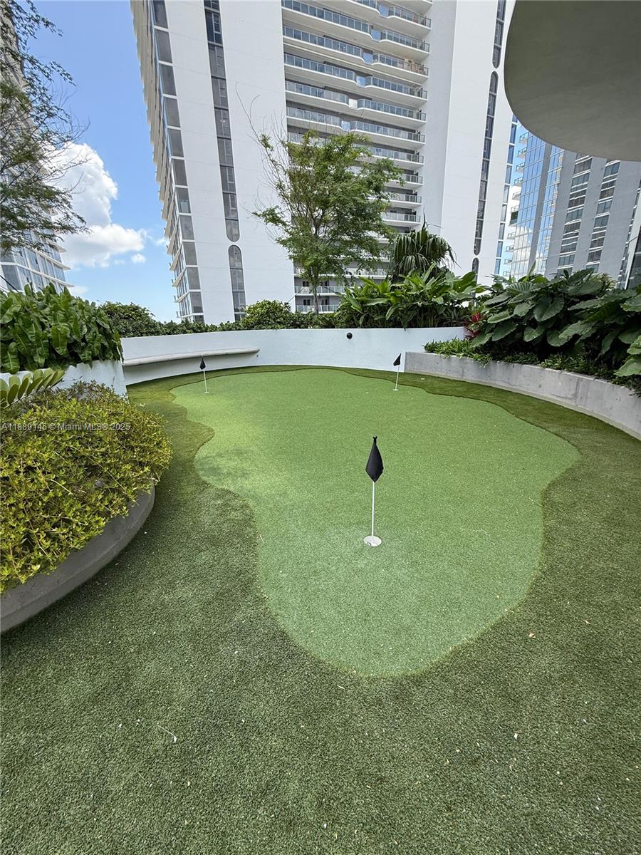 ARIA RESERVE SOUTH TOWER - Residential Lease