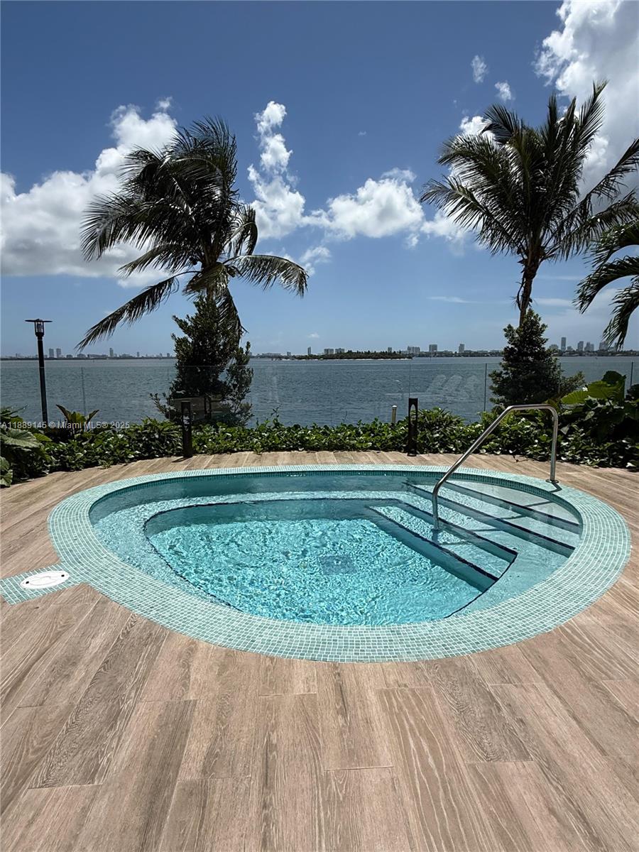 ARIA RESERVE SOUTH TOWER - Residential Lease