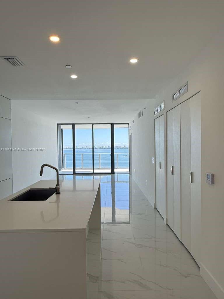 ARIA RESERVE SOUTH TOWER - Residential Lease