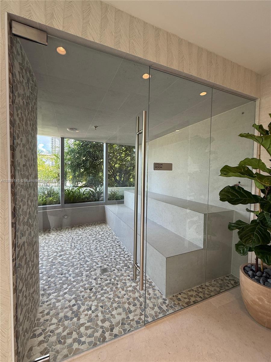 ARIA RESERVE SOUTH TOWER - Residential Lease