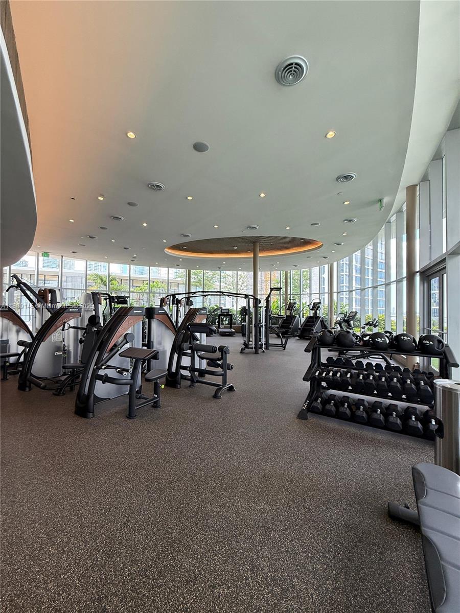 ARIA RESERVE SOUTH TOWER - Residential Lease