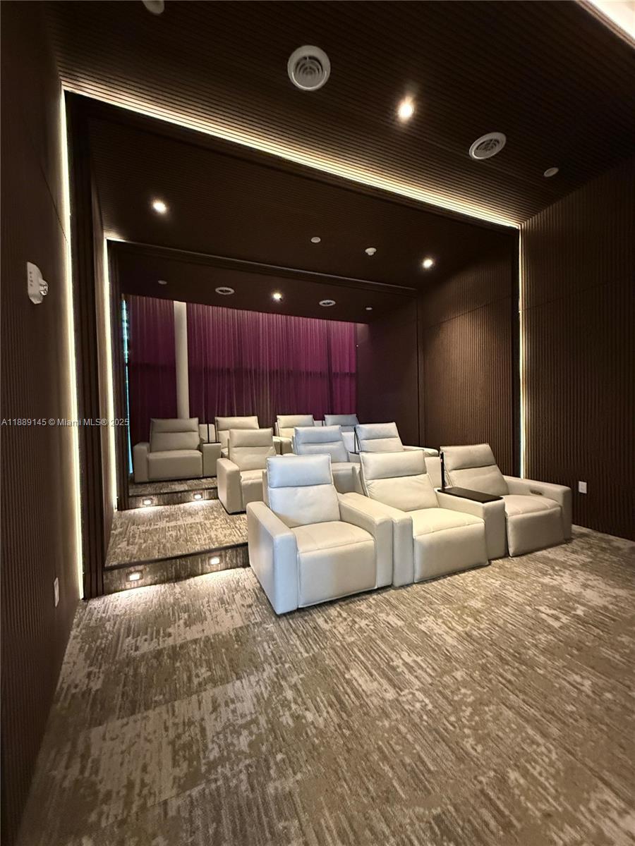 ARIA RESERVE SOUTH TOWER - Residential Lease