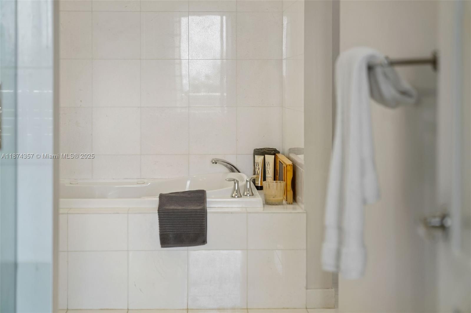 THE MERIDIAN CONDO - Residential