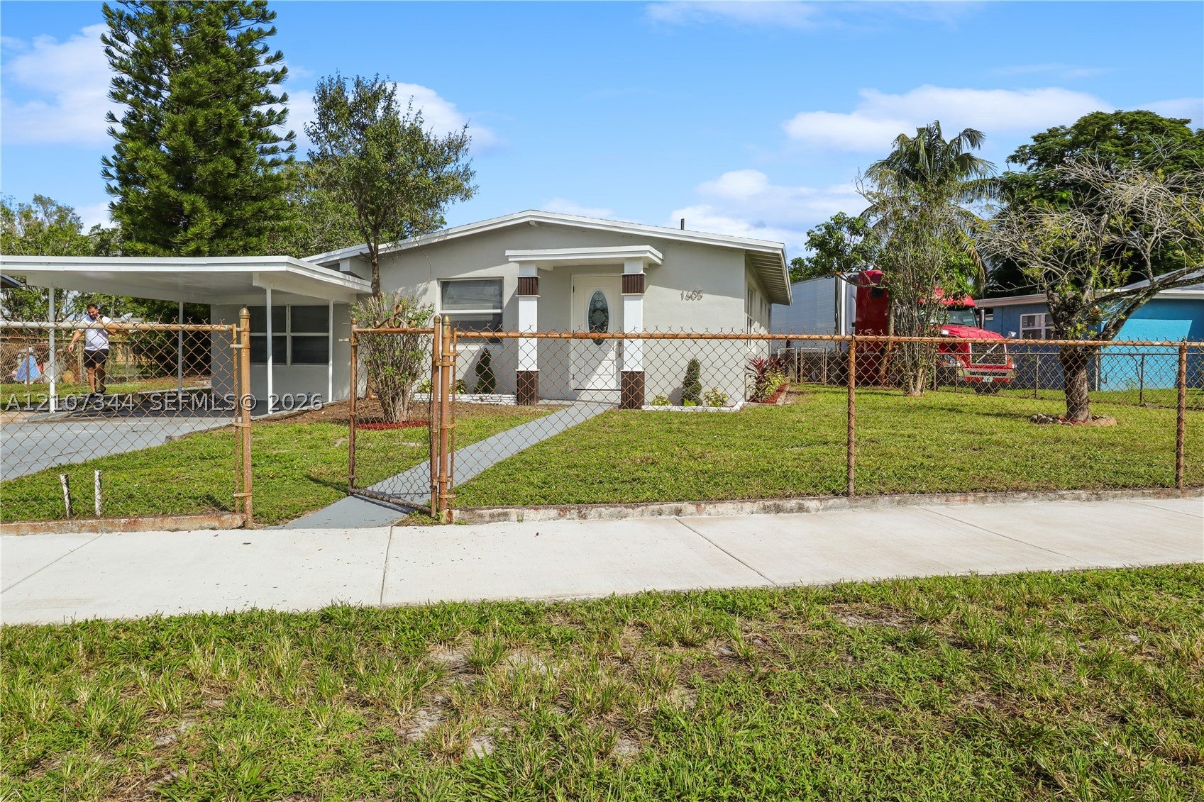 1605 NW 15th St