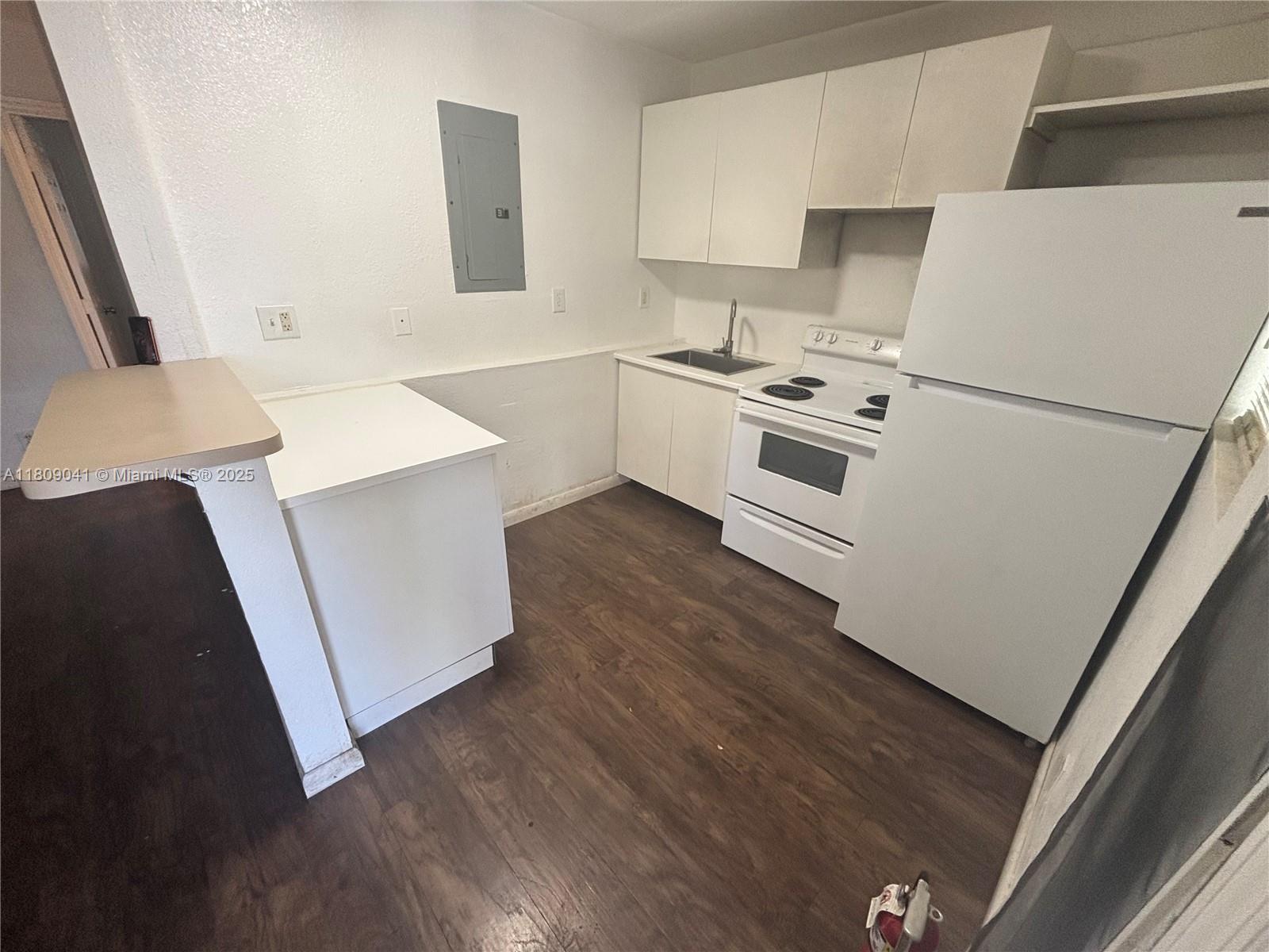 Rental Property at 300 Sw 4th Ct 8, Fort Lauderdale, Broward County, Florida - Bedrooms: 2 
Bathrooms: 1  - $1,700 MO.
