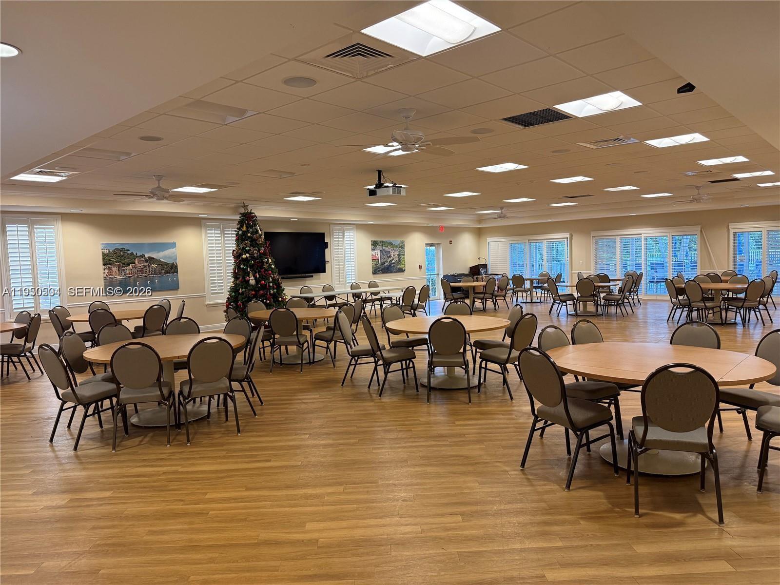 COLONIAL CLUB CONDO SEC 1 - Residential