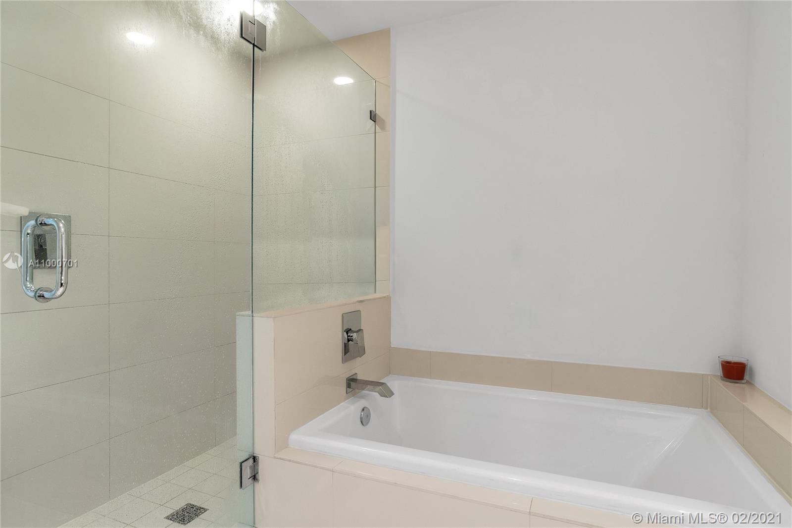 1100 MILLECENTO RESIDENCE - Residential