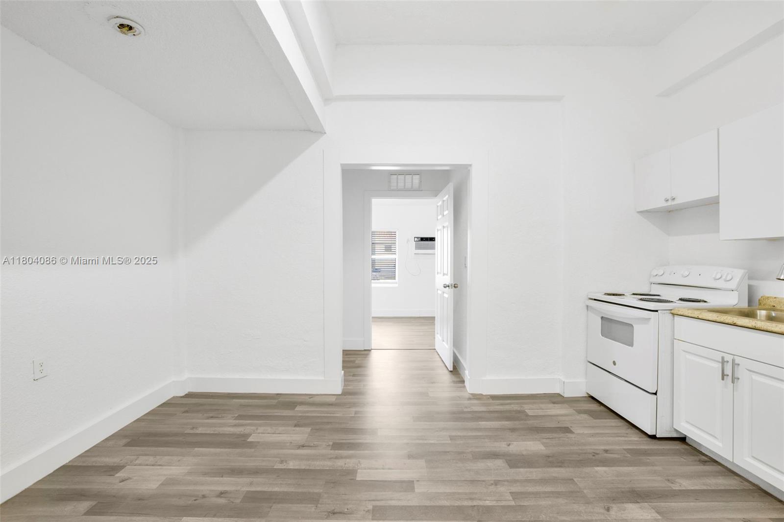 2300 W Flagler St 22