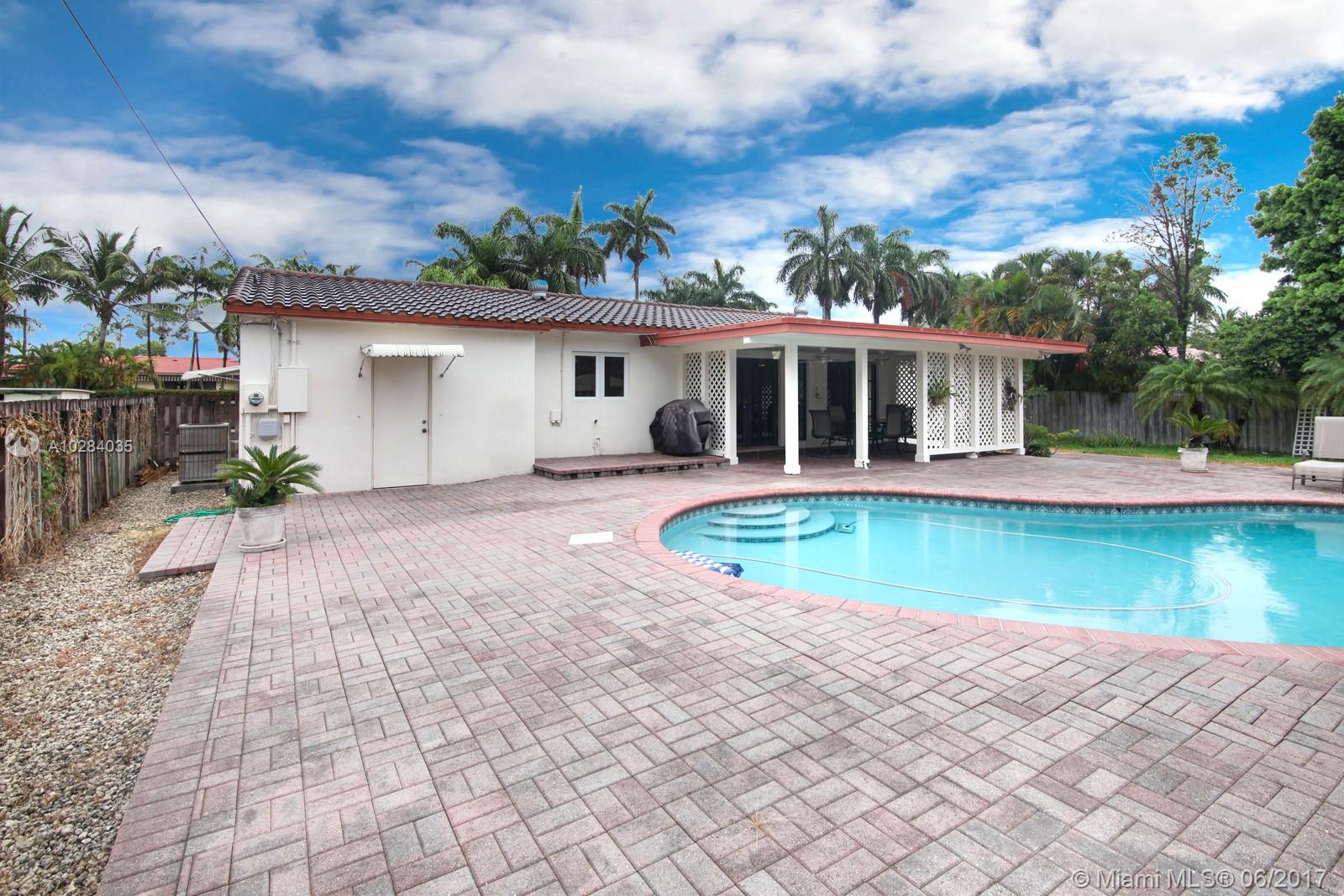 HOLLYWOOD LAKES SEC - Residential