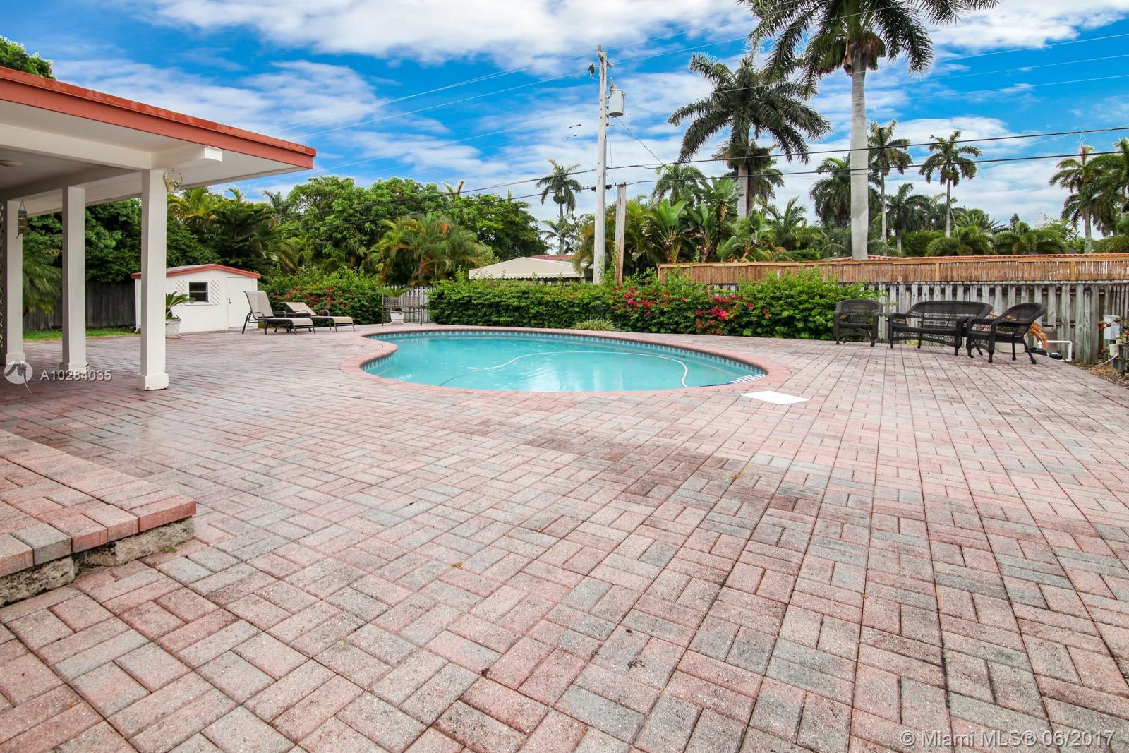 HOLLYWOOD LAKES SEC - Residential