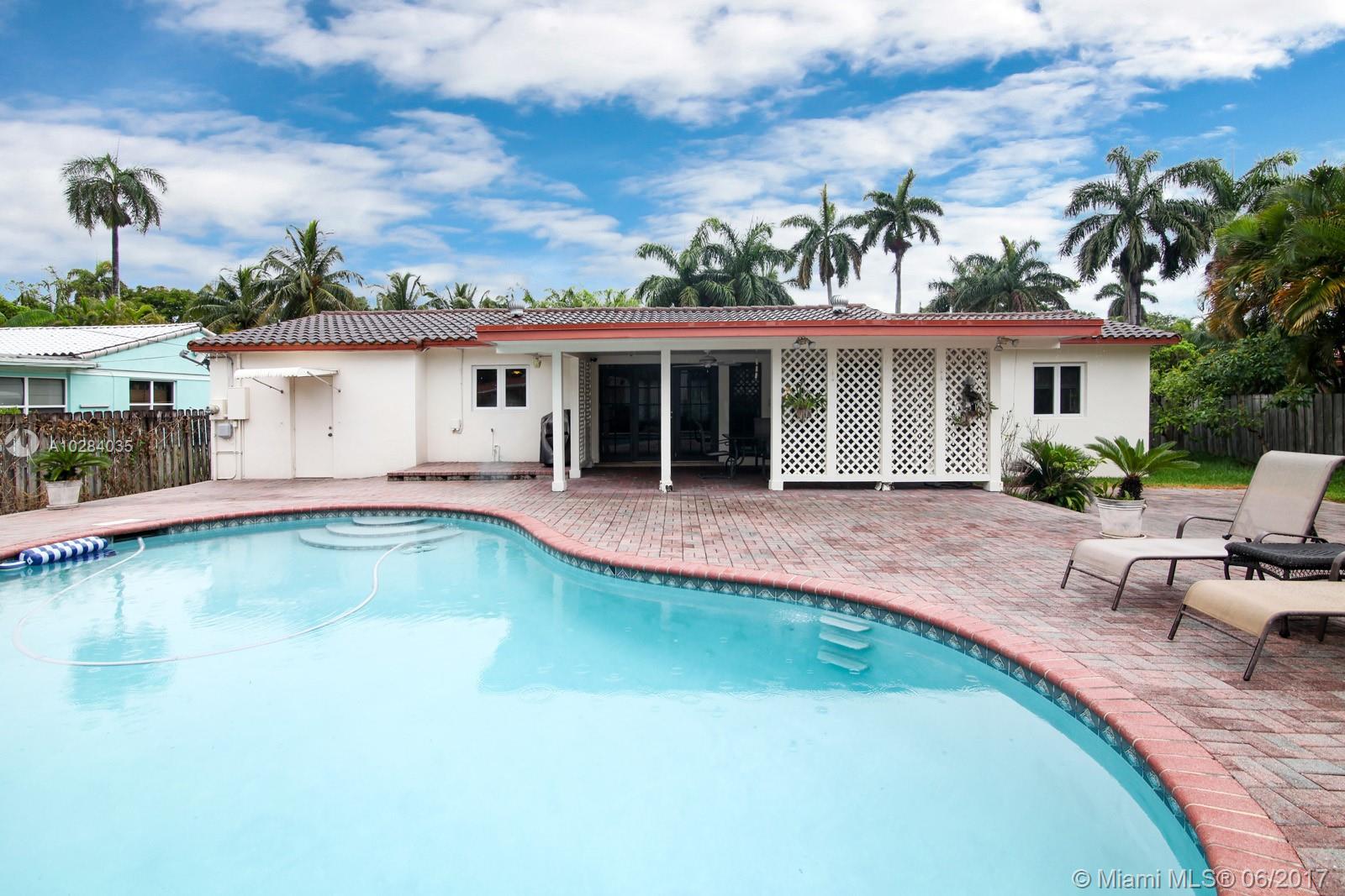 HOLLYWOOD LAKES SEC - Residential