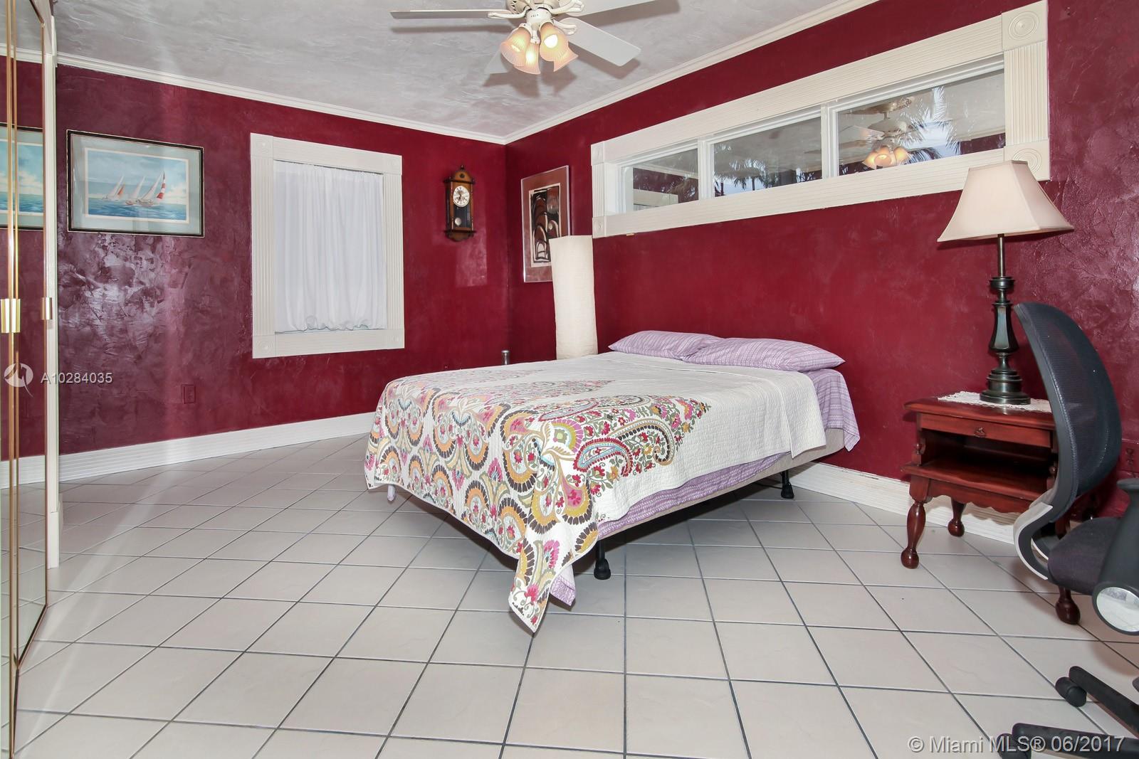 HOLLYWOOD LAKES SEC - Residential