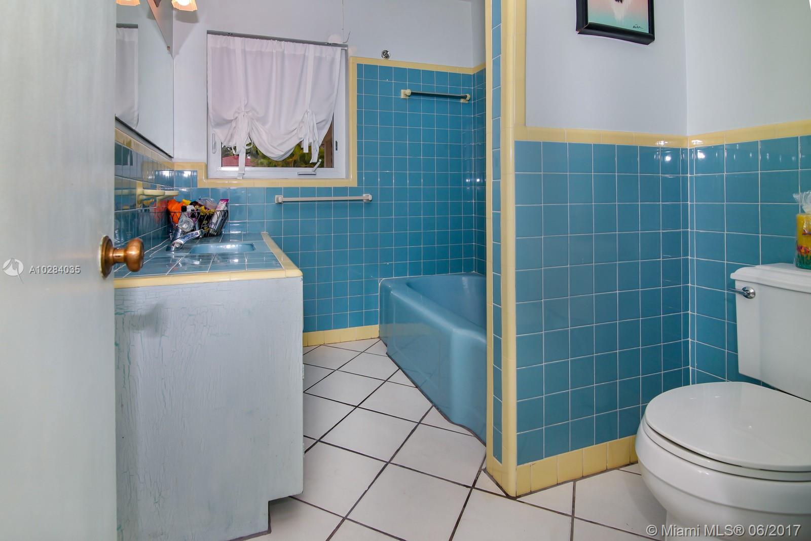 HOLLYWOOD LAKES SEC - Residential