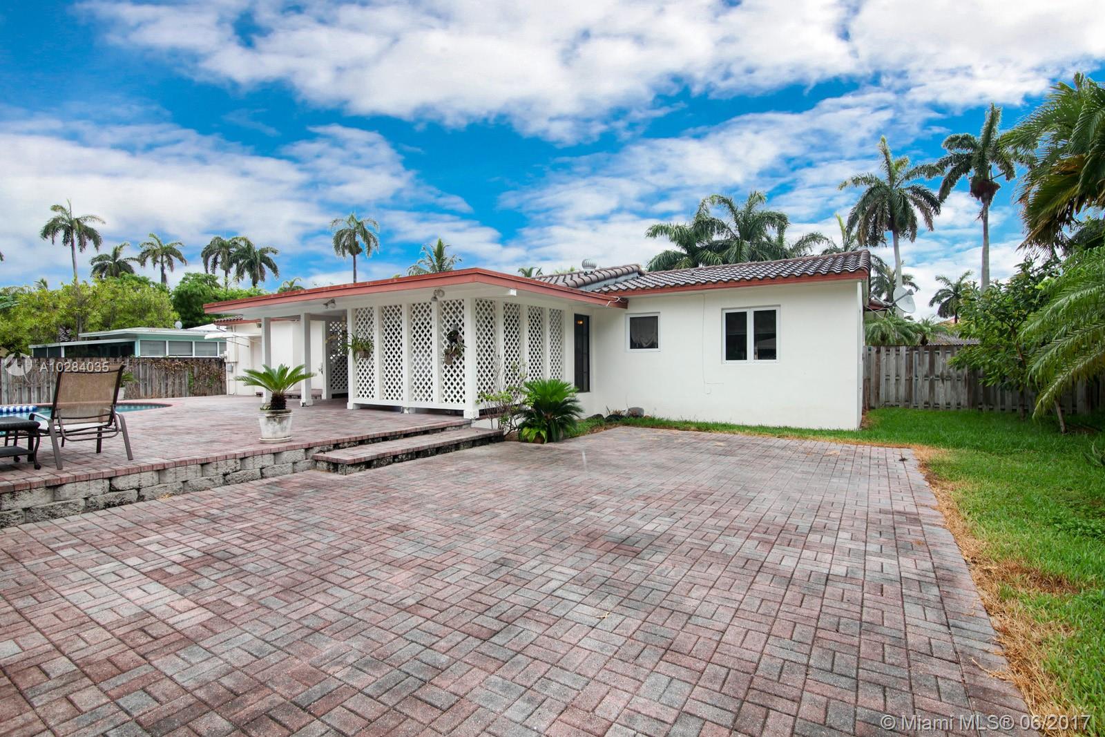 HOLLYWOOD LAKES SEC - Residential