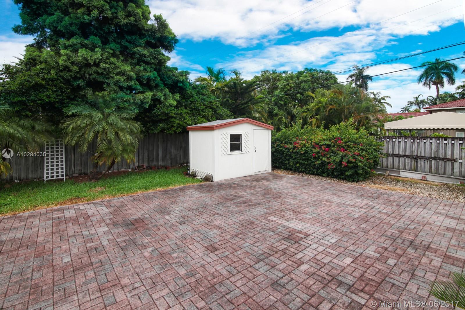 HOLLYWOOD LAKES SEC - Residential