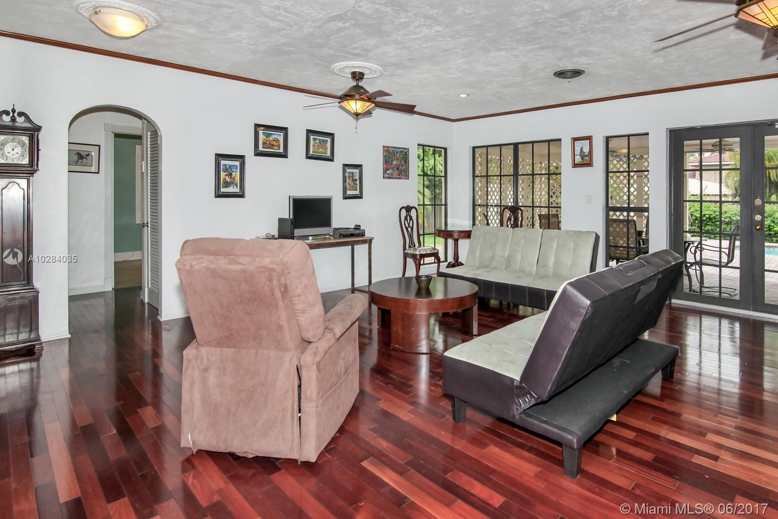 HOLLYWOOD LAKES SEC - Residential