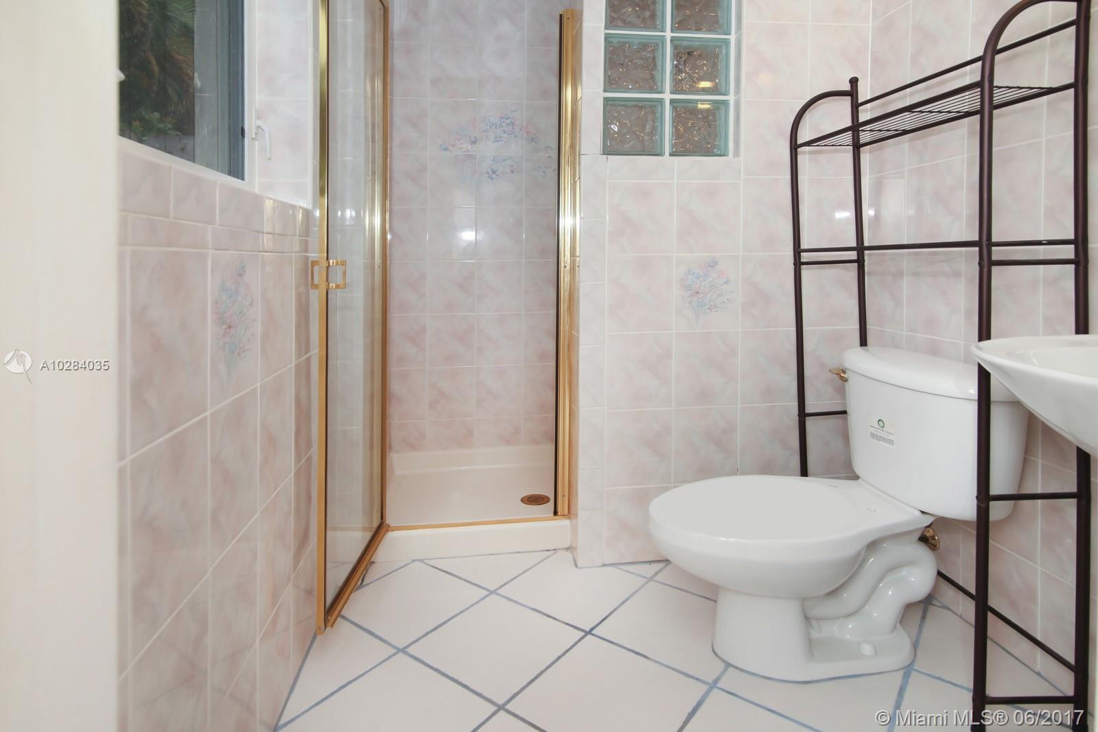 HOLLYWOOD LAKES SEC - Residential