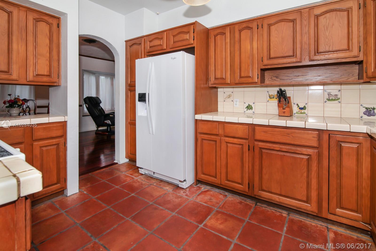 HOLLYWOOD LAKES SEC - Residential