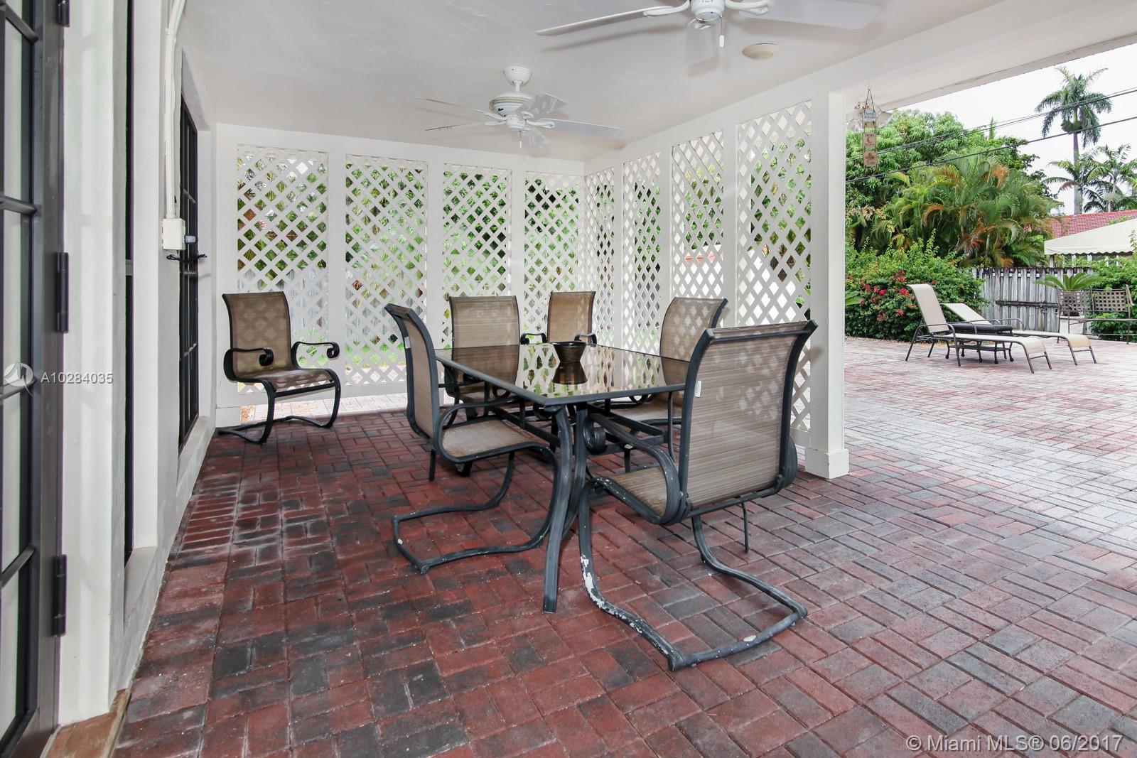 HOLLYWOOD LAKES SEC - Residential