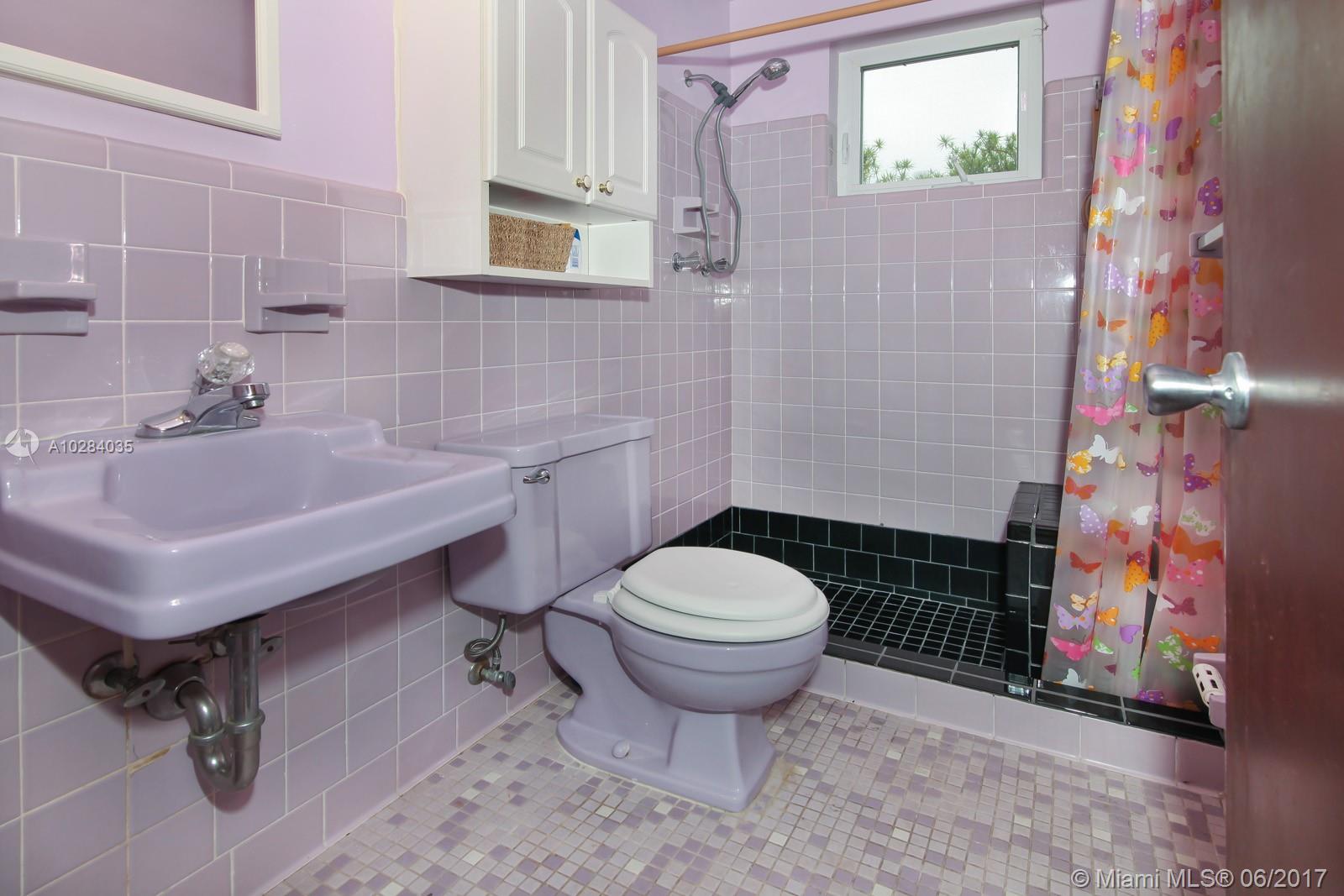 HOLLYWOOD LAKES SEC - Residential