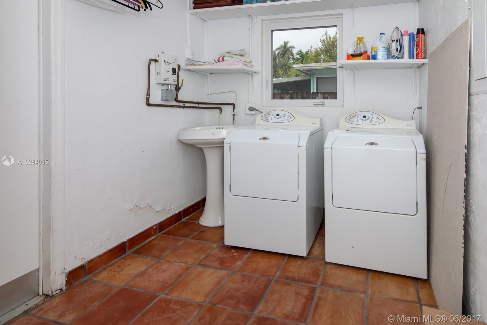 HOLLYWOOD LAKES SEC - Residential