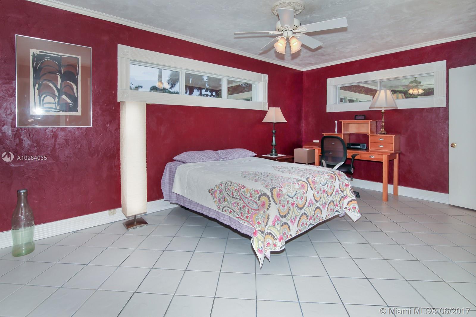 HOLLYWOOD LAKES SEC - Residential