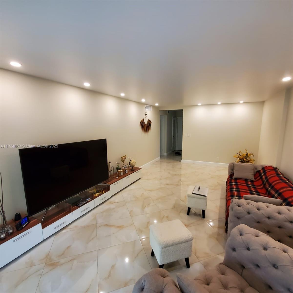 900 NE 12th Ave 306, Hallandale Beach, FL, 33009/$199,999 3 900 NE 12th Ave 306