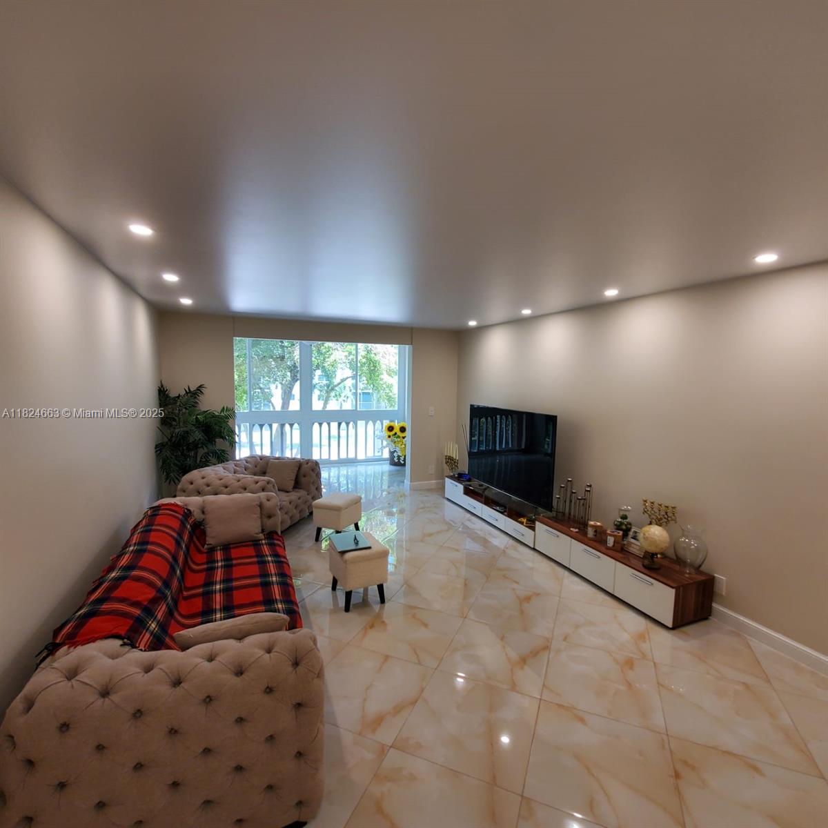 900 NE 12th Ave 306, Hallandale Beach, FL, 33009/$199,999 2 900 NE 12th Ave 306