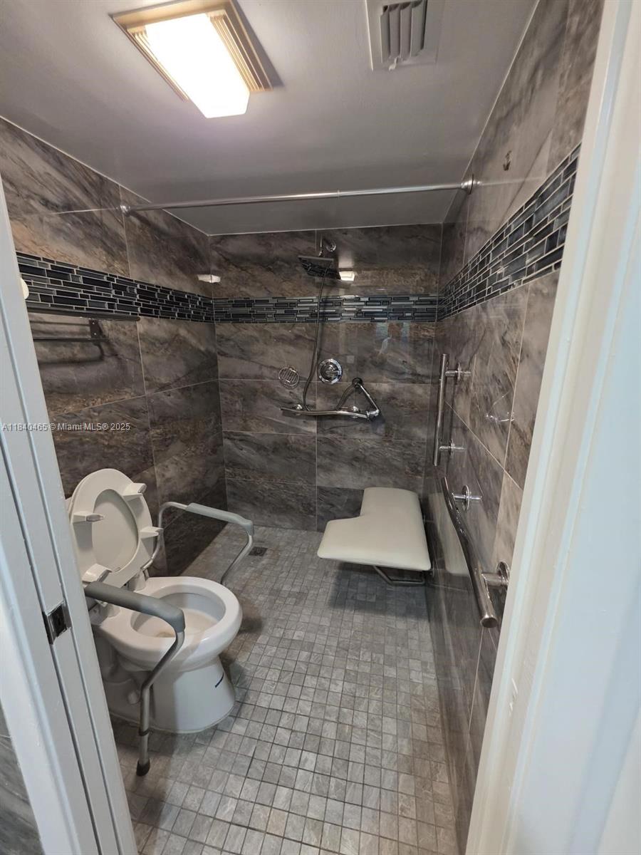 CAMBRIDGE AT CENTURY VILL - Residential