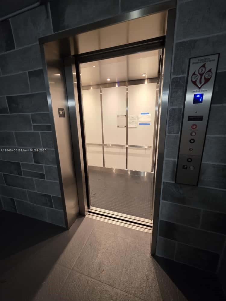 CAMBRIDGE AT CENTURY VILL - Residential