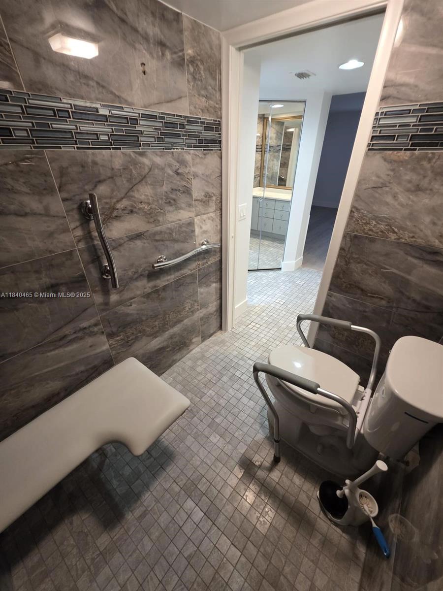 CAMBRIDGE AT CENTURY VILL - Residential