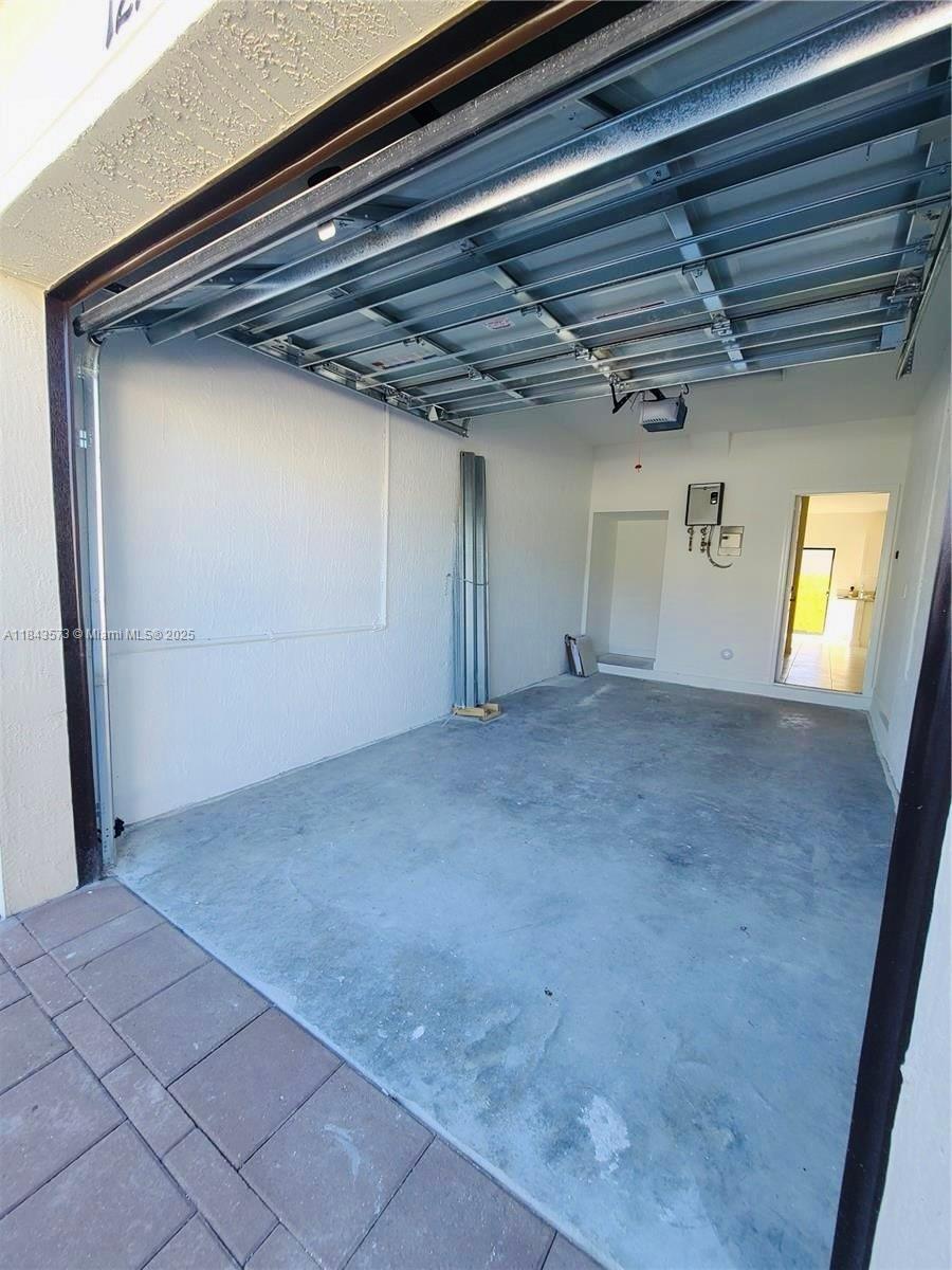 D & B SUBDIVISION - Residential Lease