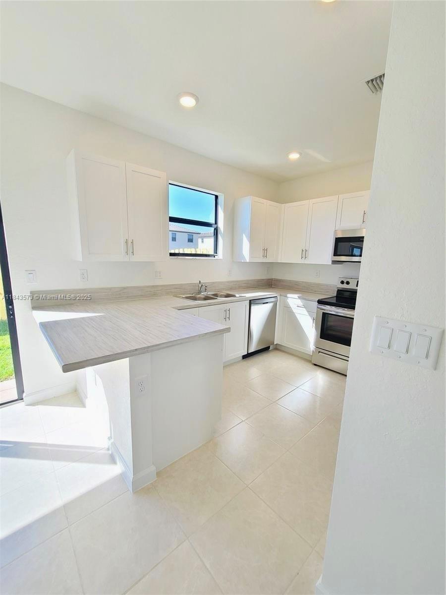 D & B SUBDIVISION - Residential Lease