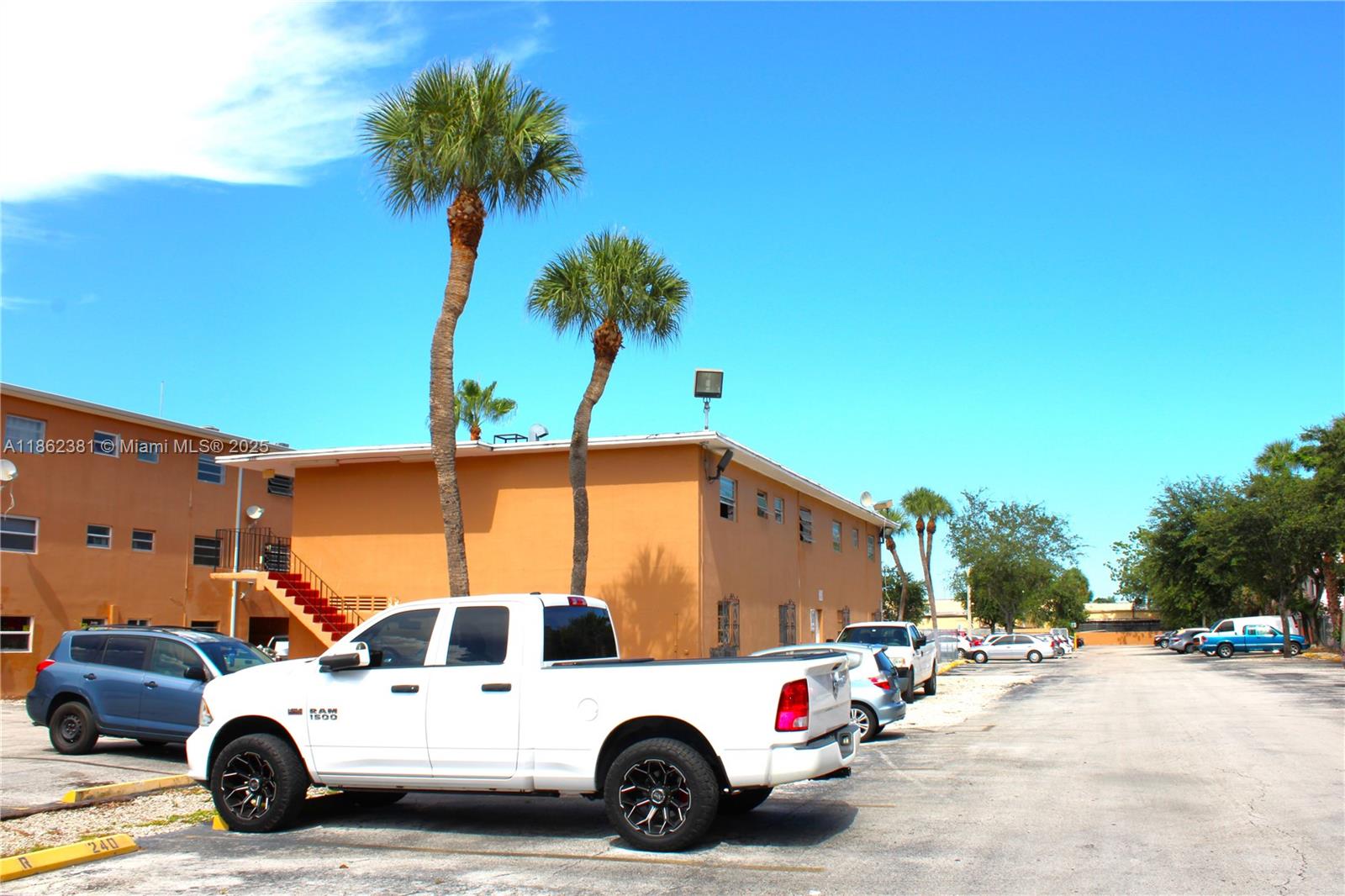 THE KENSINGTON CONDO - Residential