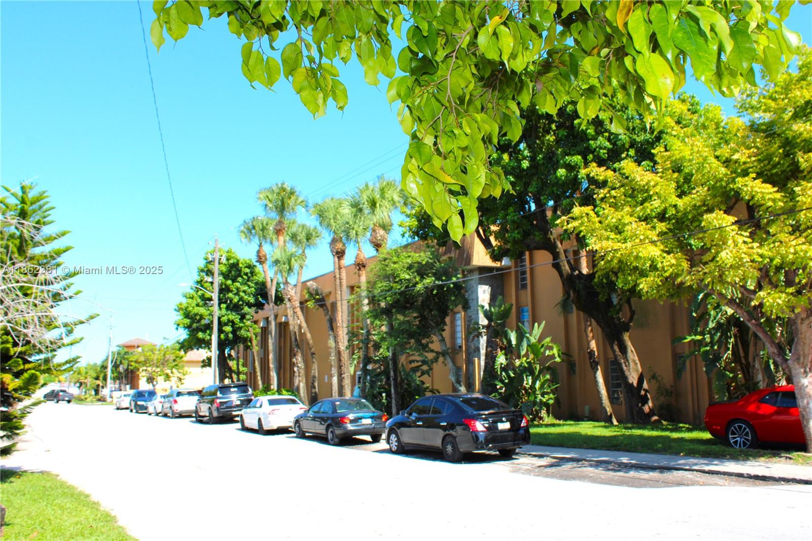 THE KENSINGTON CONDO - Residential