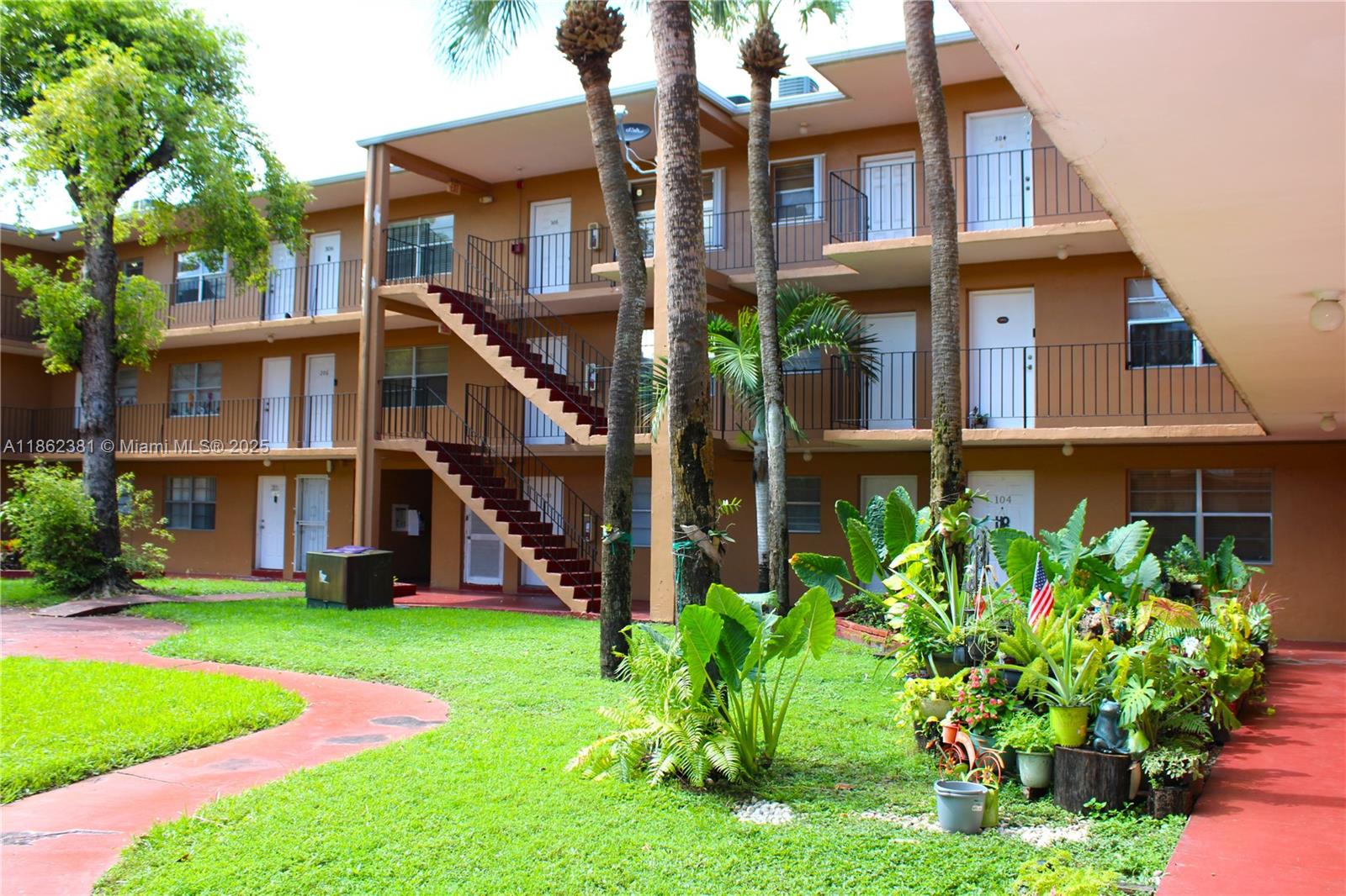 THE KENSINGTON CONDO - Residential