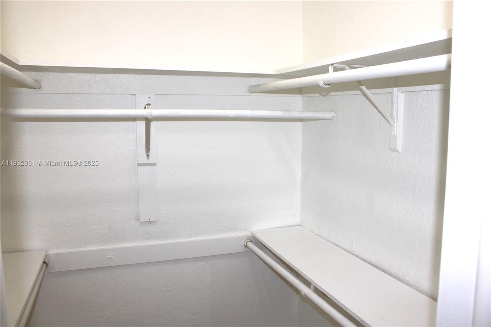 THE KENSINGTON CONDO - Residential