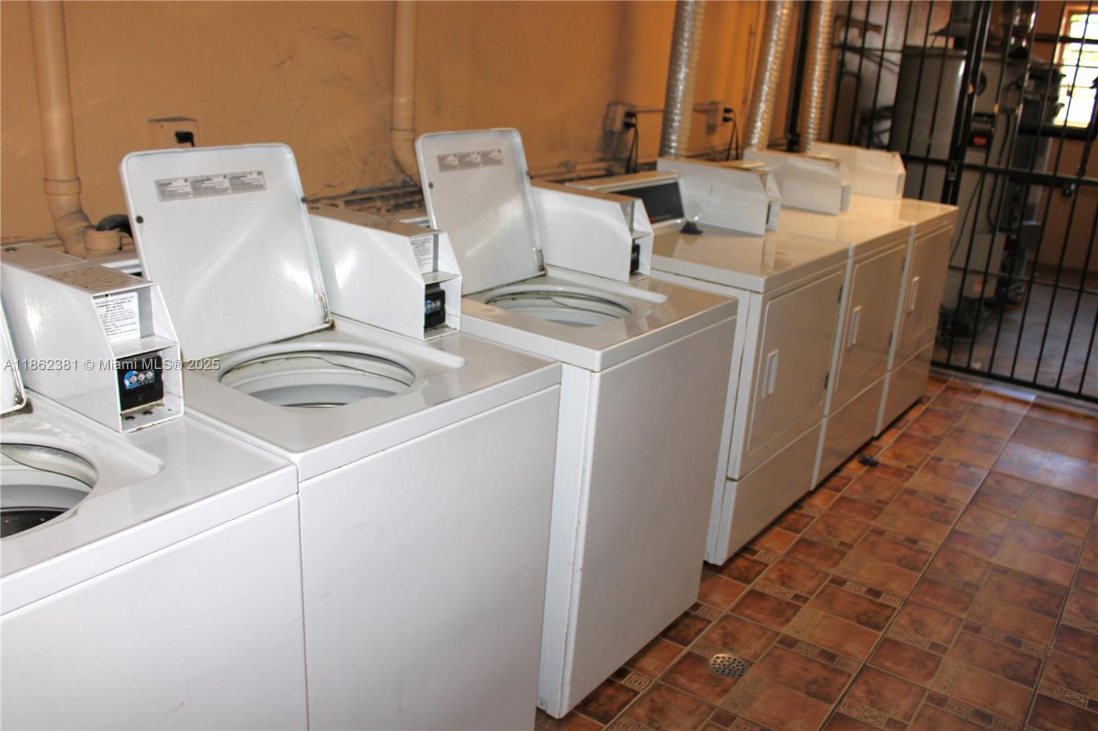 THE KENSINGTON CONDO - Residential