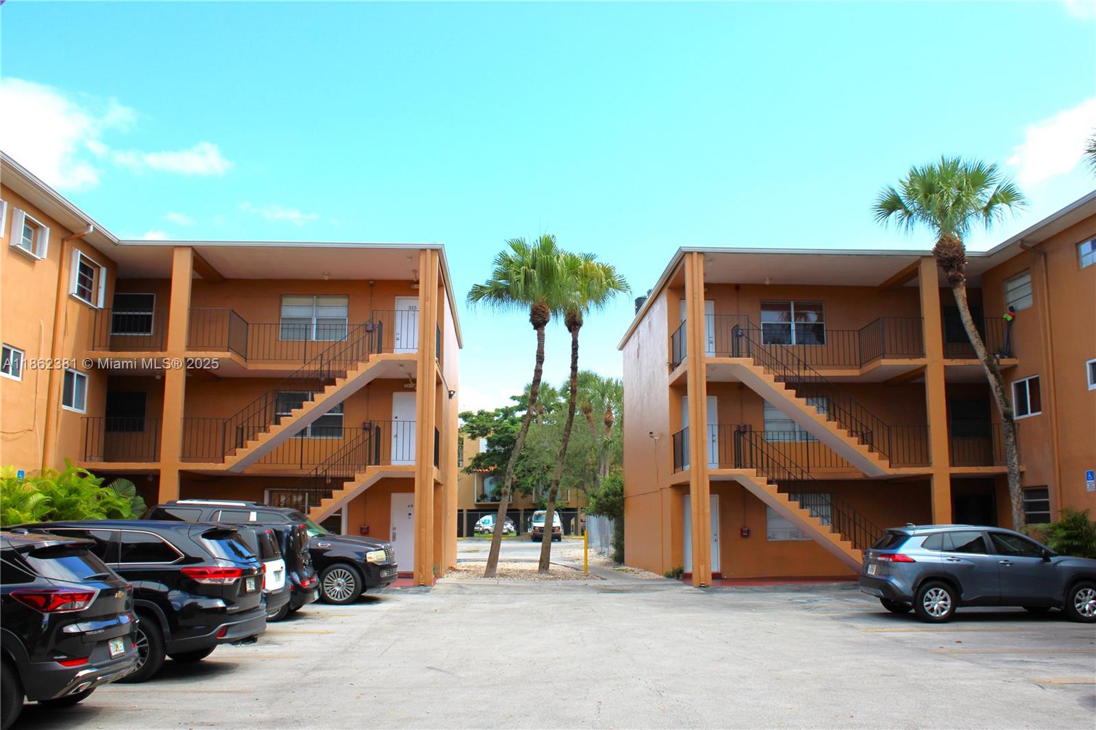 1280 W 54th St 308B
