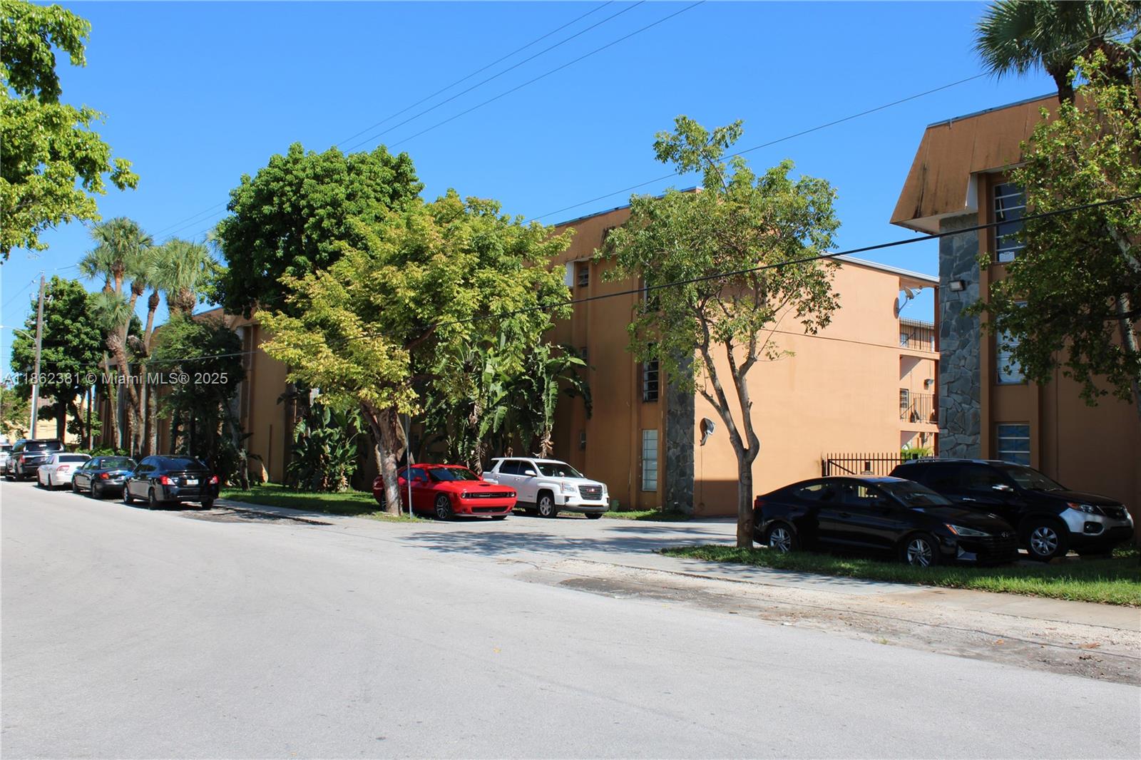 THE KENSINGTON CONDO - Residential