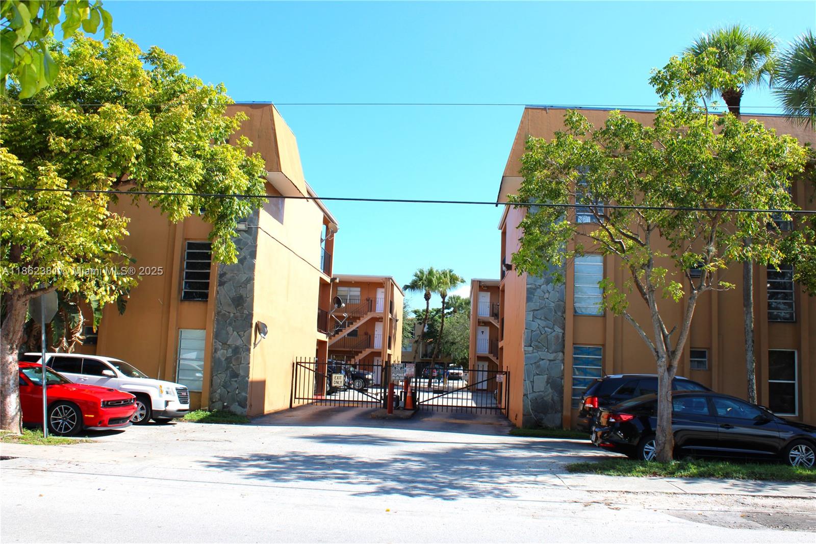 THE KENSINGTON CONDO - Residential